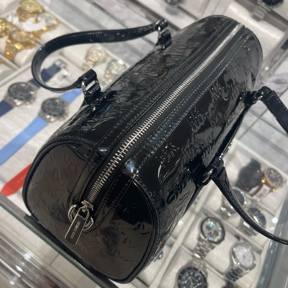 MICHAEL KORS Jet Set Medium Patent Logo Debossed Duffel Crossbody Bag
Black
NWT - Picture 13 of 16